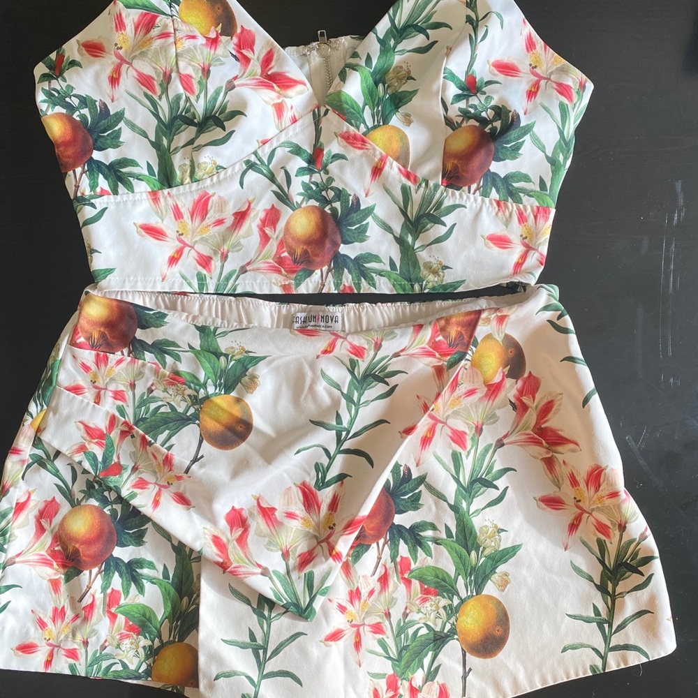 2 piece Set runs small